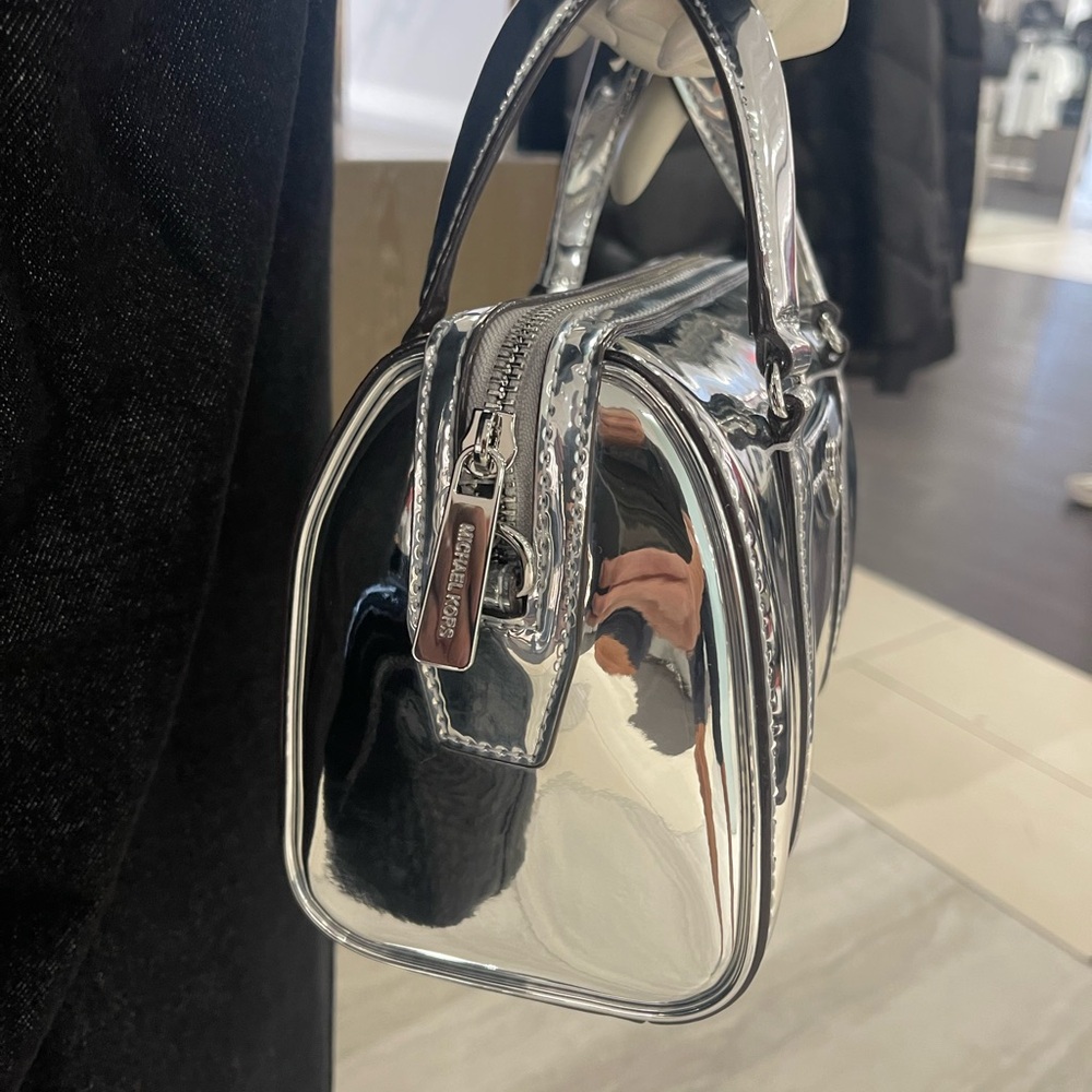 MICHAEL KORS Jet Set Small Patent Duffel Xbody Crossbody Bag
Silver
NWT - Picture 6 of 16